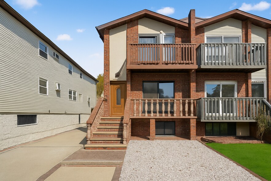 More Photos Of 191 Lamberts Ln, Staten Island Apartments For Sale