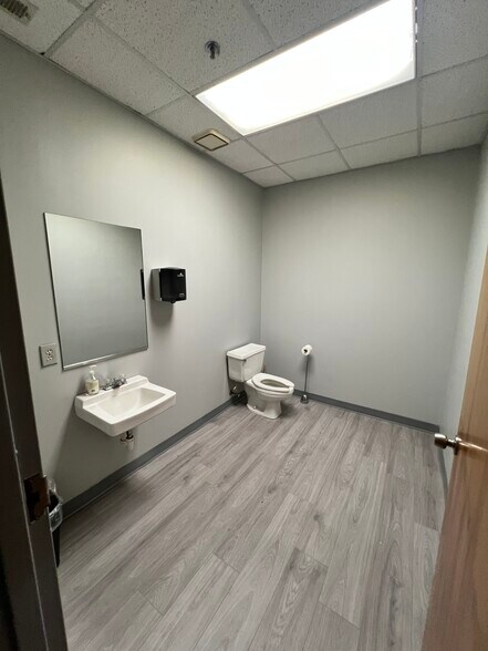More Photos Of 2575 Cobb International Blvd, Kennesaw Warehouse For Lease