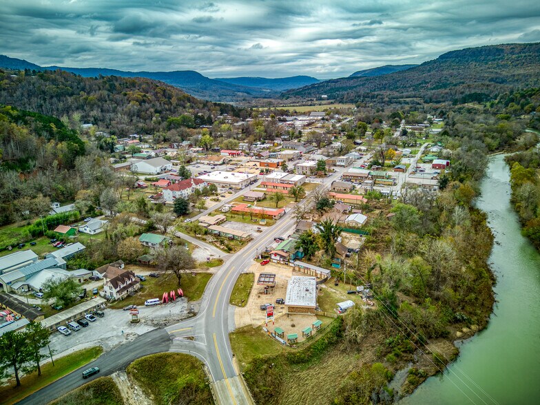 More Photos Of 208 Court St, Jasper Hotel For Sale