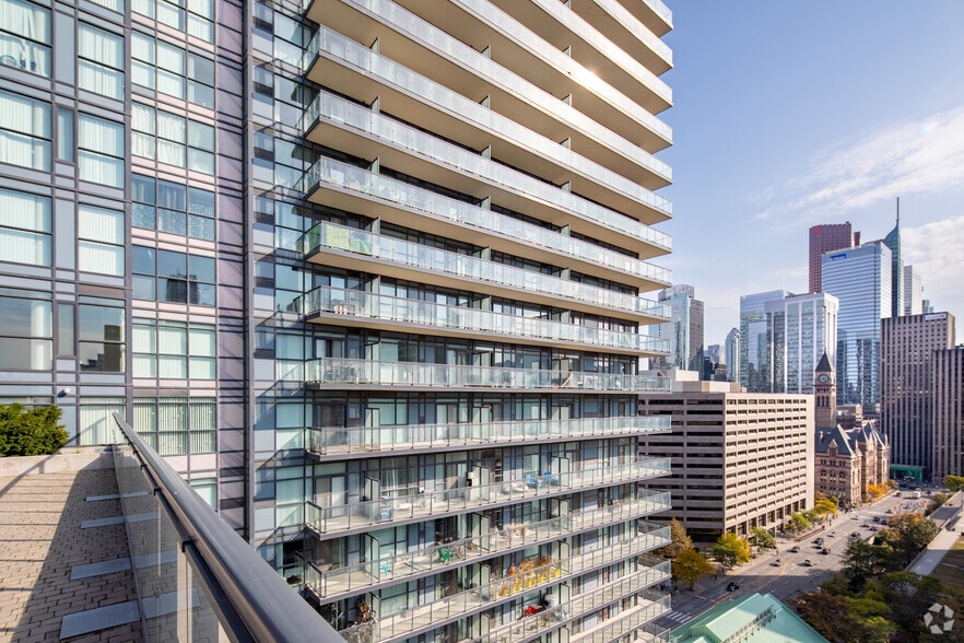 More Photos Of 570 Bay St, Toronto Apartments For Lease