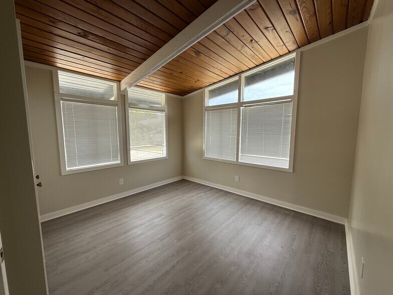 More Photos Of 516 Owen Dr, Fayetteville Office For Lease