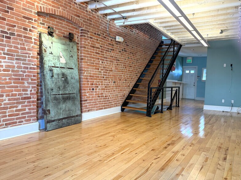More Photos Of 3237 Eastern Ave, Baltimore Office For Lease