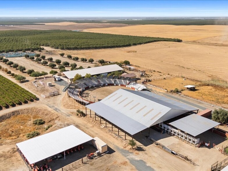 More Photos Of 34338 Nevis Ave, Mc Farland Horse Stables For Sale