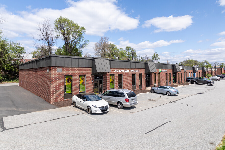 Primary Photo Of 1546-1556 Delmar Dr, Folcroft Showroom For Lease