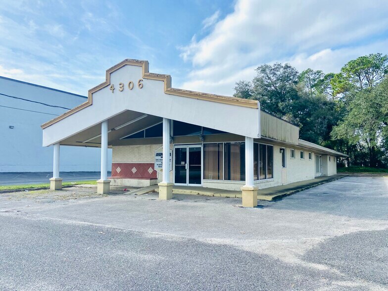 More Photos Of 4306 University Blvd S, Jacksonville Medical For Sale