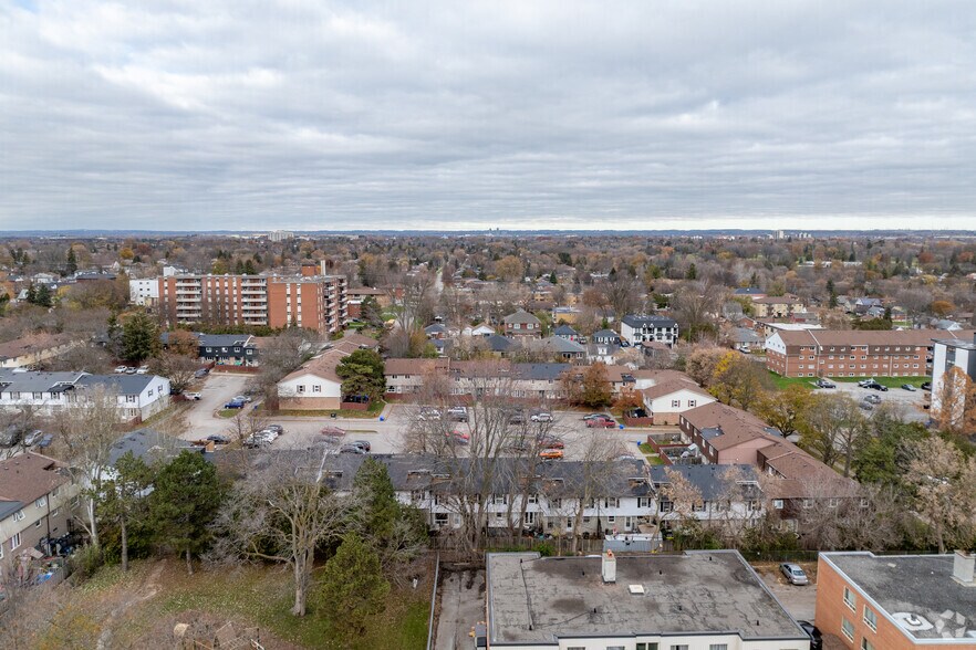 More Photos Of 100 Rideau St, Oshawa Apartments For Sale