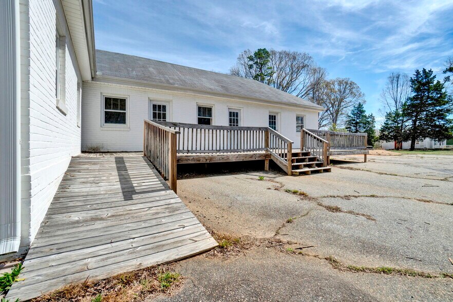 More Photos Of 12117 Highway 221, Woodruff Office For Sale