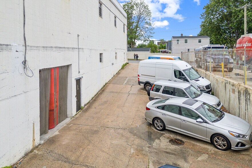 More Photos Of 1804 Plaza Ave, New Hyde Park Light Distribution For Lease