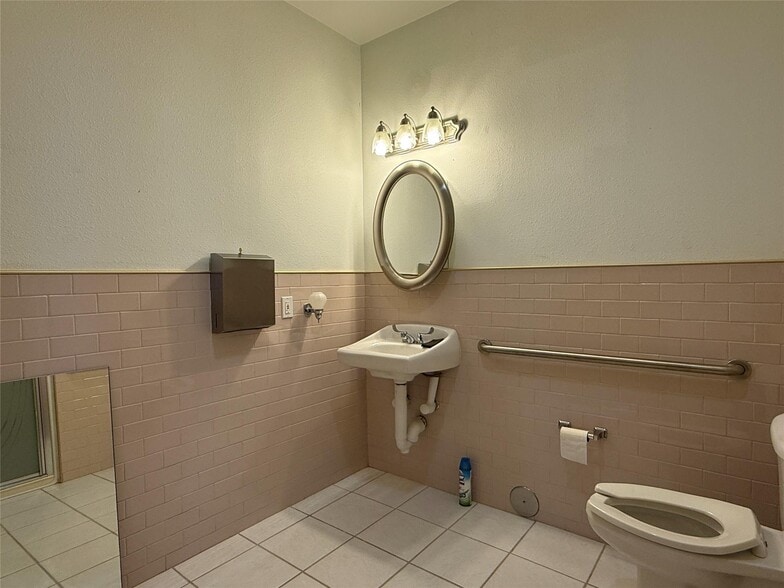 More Photos Of 5208 Village Creek Dr, Plano Office For Sale