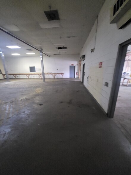 More Photos Of 200 Lameuse St, Biloxi Warehouse For Lease