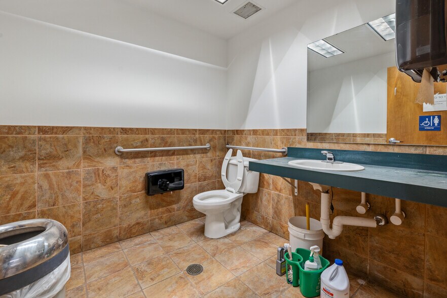 More Photos Of 5955 Mt Rushmore Rd, Rapid City Storefront Retail Office For Sale