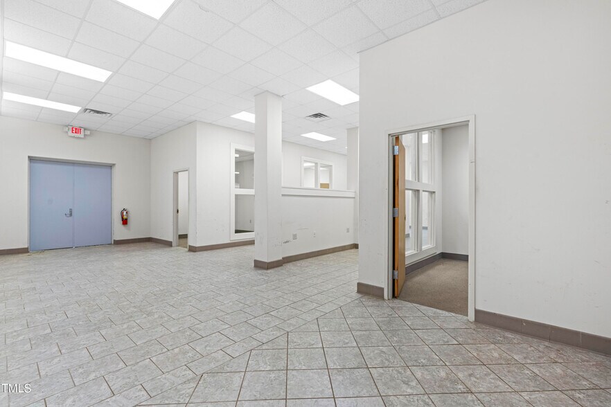 More Photos Of 5706 Chapel Hill Rd, Raleigh Office Residential For Lease