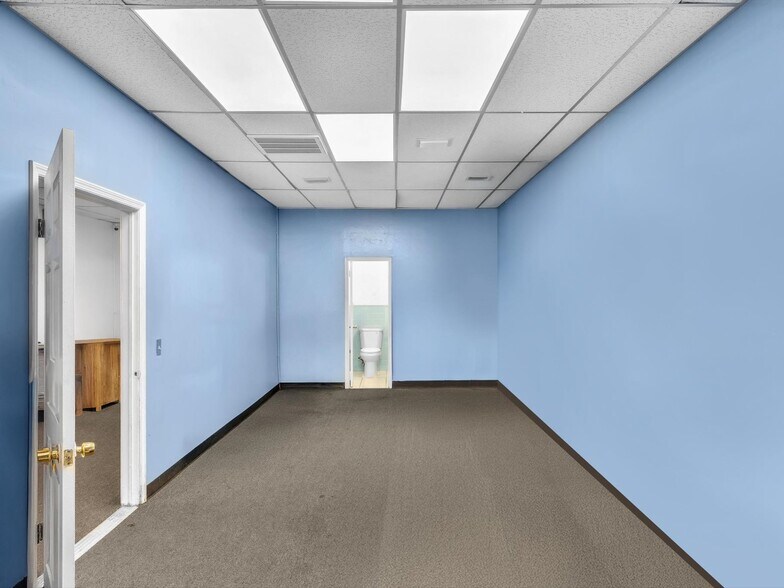 More Photos Of 1451 W Flagler St, Miami General Retail For Sale