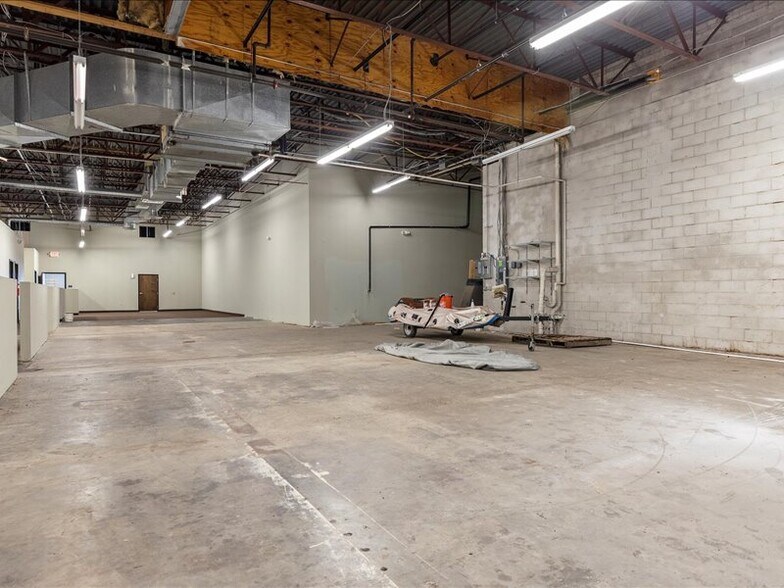 More Photos Of 8001 Rowan Rd, Cranberry Township Storefront For Lease