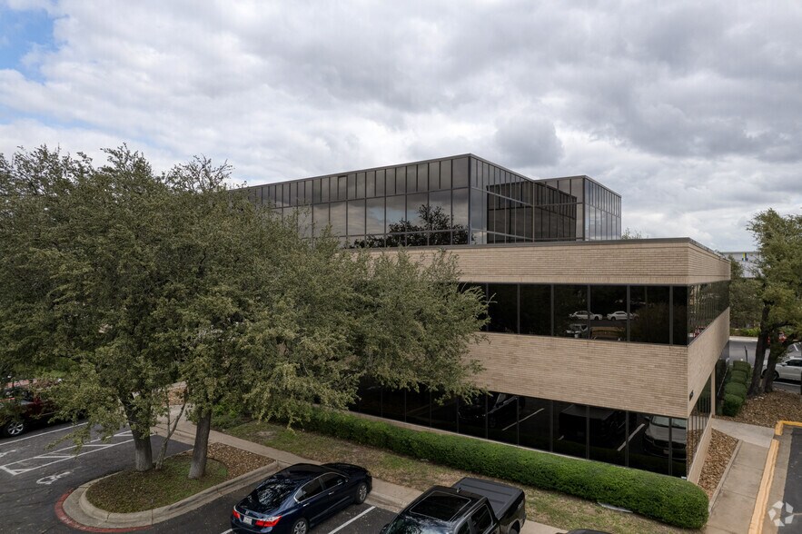 More Photos Of 11675 Jollyville Rd, Austin Office For Sale