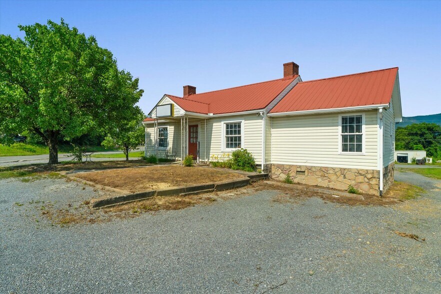 More Photos Of 806 N 3rd Ave, Chatsworth Office Residential For Sale