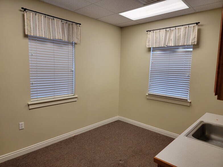 More Photos Of 411-423 N Orem Blvd, Orem Medical For Lease