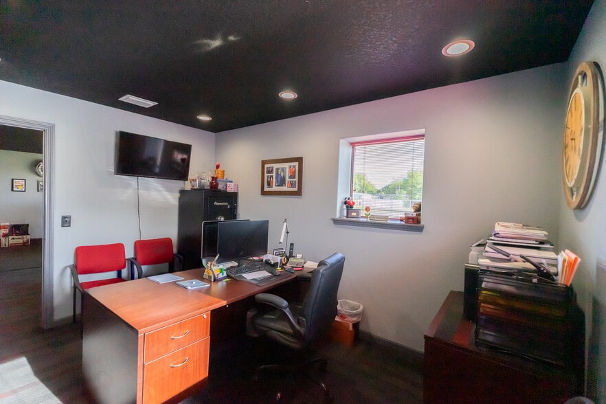 More Photos Of 1201 Steele Rd, Alvin Industrial For Sale