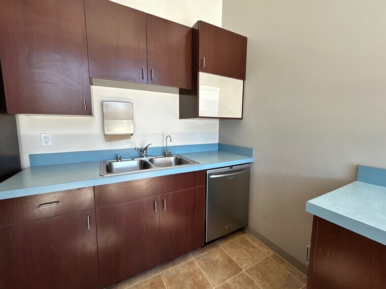 More Photos Of 463 Tremont St W, Port Orchard Medical For Lease