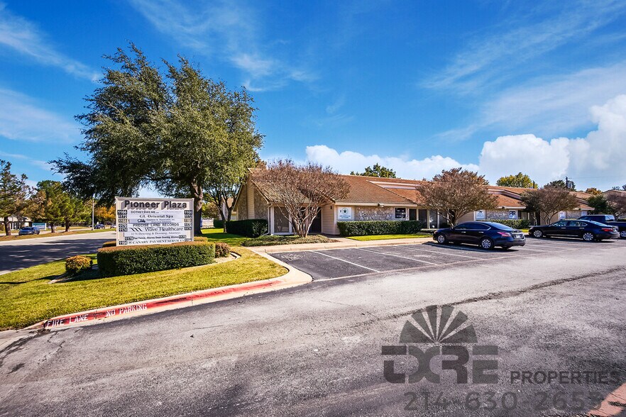 More Photos Of 1116-1126 W Pioneer Pky, Arlington Unknown For Lease