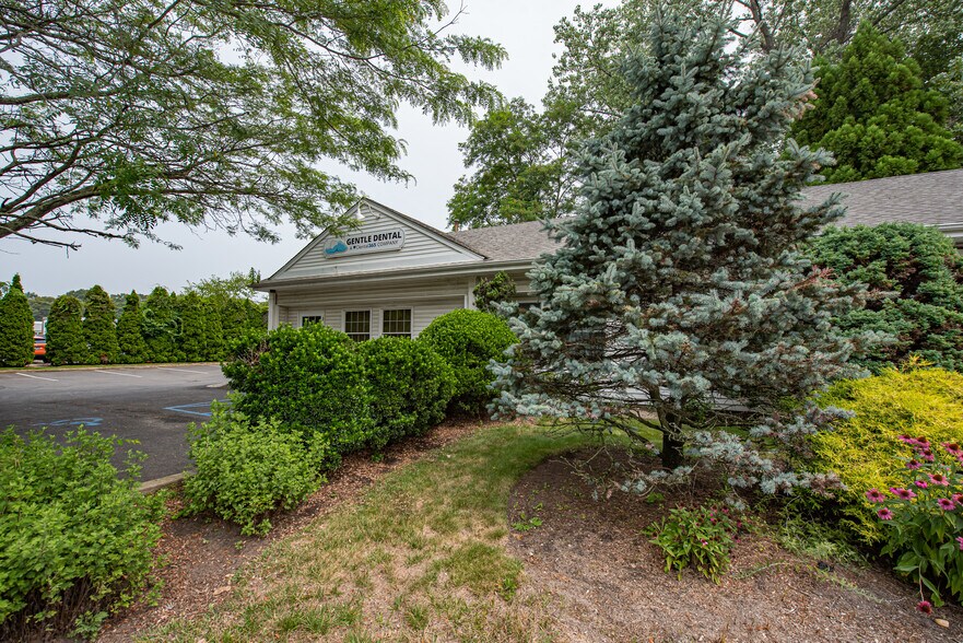 More Photos Of 63 Eastport Manor Rd, Eastport Office For Sale