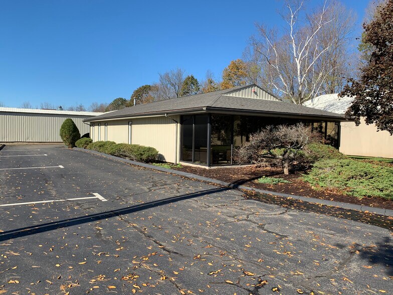 More Photos Of 254-260 Branford Rd, North Branford Industrial For Sale