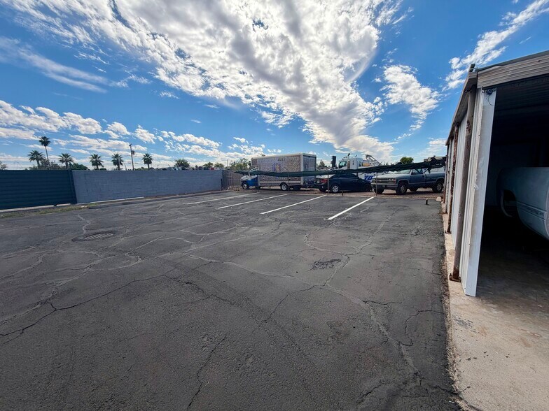 More Photos Of 625 W Broadway Rd, Mesa Service For Lease