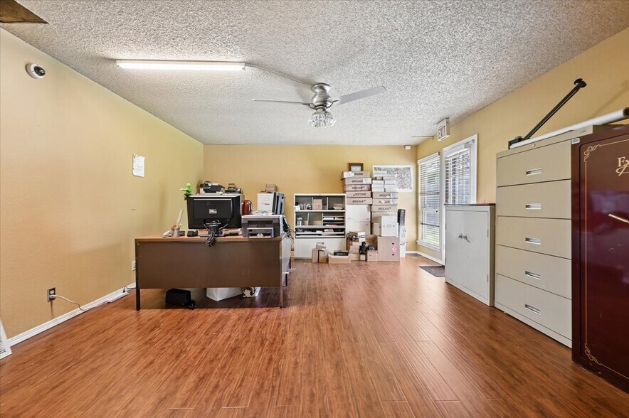 More Photos Of 4940 E 73rd St, Tulsa Office For Sale