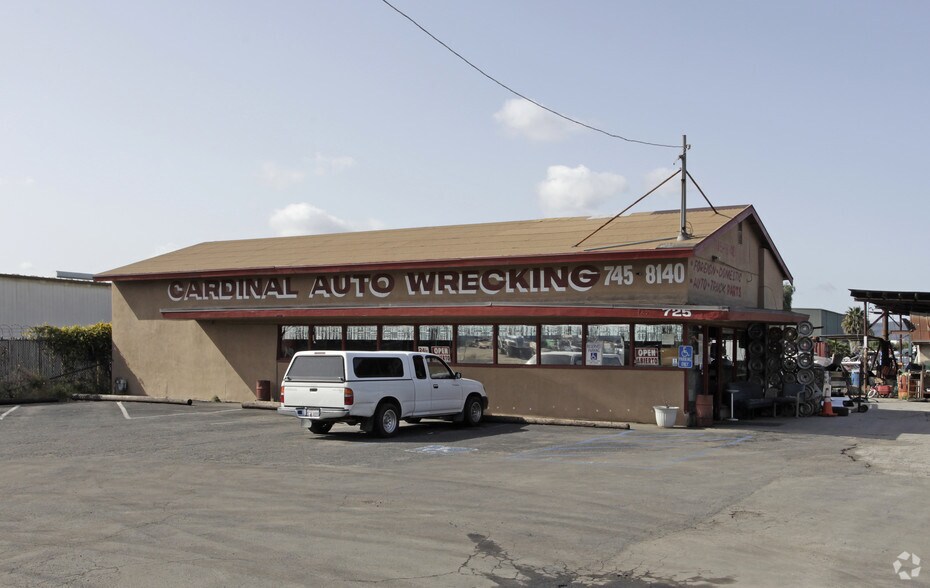 Primary Photo Of 725 Rock Springs Rd, Escondido Contractor Storage Yard For Sale