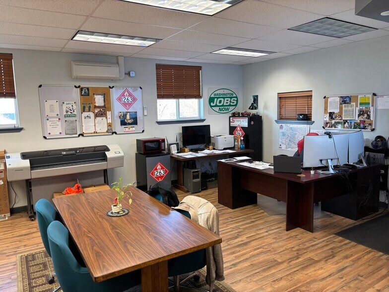 More Photos Of 723 W Deschutes Ave, Kennewick Industrial For Sale