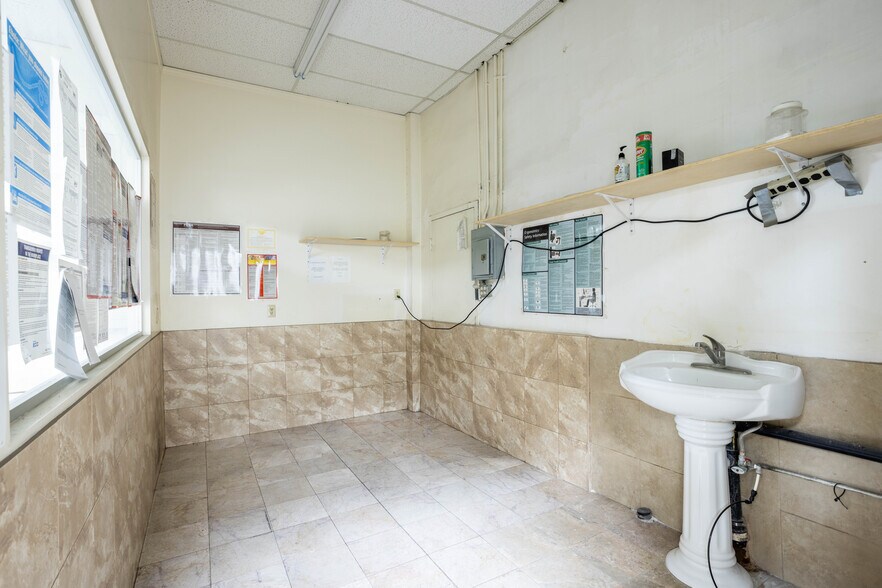 More Photos Of 1250 S Broadway, Los Angeles Warehouse For Sale