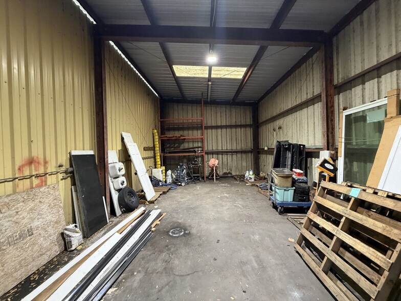 More Photos Of 15921 N Florida Ave, Lutz Warehouse For Lease