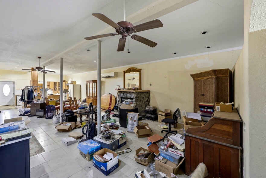 More Photos Of 1358 W Main St, Forest City Warehouse For Sale
