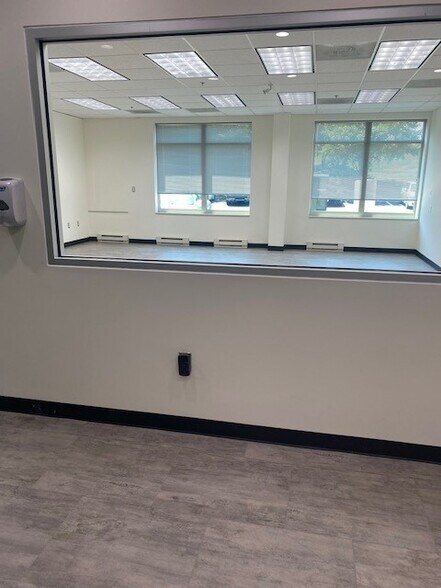 More Photos Of 21351 Gentry Dr, Sterling Office For Lease