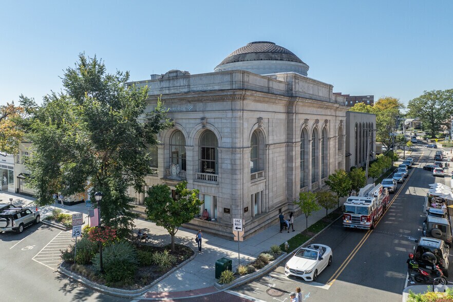 Primary Photo Of 240 Greenwich Ave, Greenwich Office For Lease