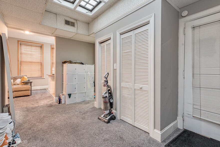 More Photos Of 1956 Ridge Rd, Homewood Storefront Retail Residential For Lease