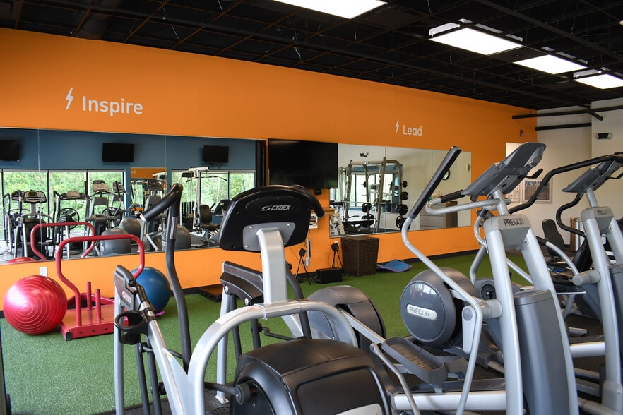More Photos Of 3400 E Coliseum Blvd, Fort Wayne Unknown For Lease