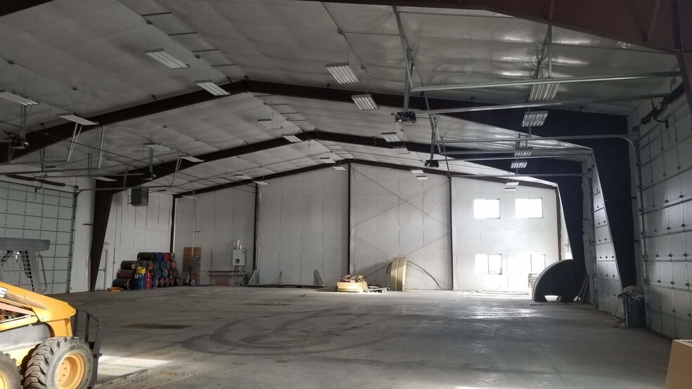 More Photos Of 6414 Wickum Rd, Williston Warehouse For Lease
