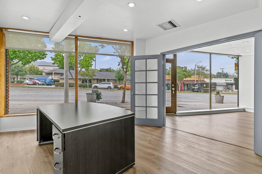 More Photos Of 842 Foothill Blvd, La Cañada Flintridge Storefront For Lease