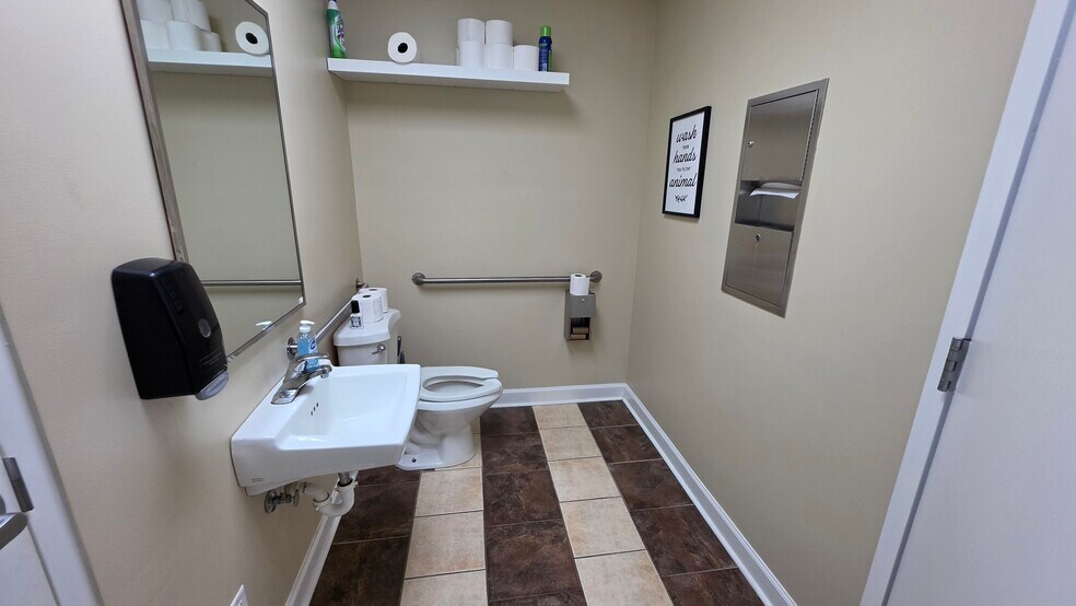 More Photos Of 3117 Alvey Park Dr W, Owensboro Office For Lease