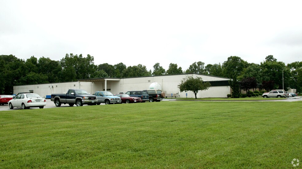 More Photos Of 11844 Jefferson Ave, Newport News Manufacturing For Lease