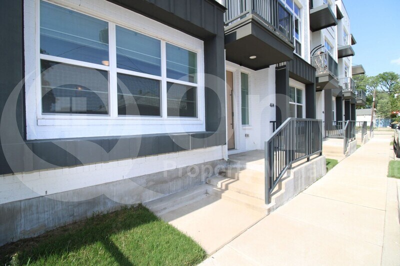 More Photos Of 13325 Bee St, Farmers Branch Apartments For Sale