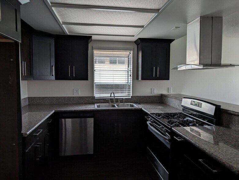 More Photos Of 16015 Halldale Ave, Gardena Multifamily For Sale