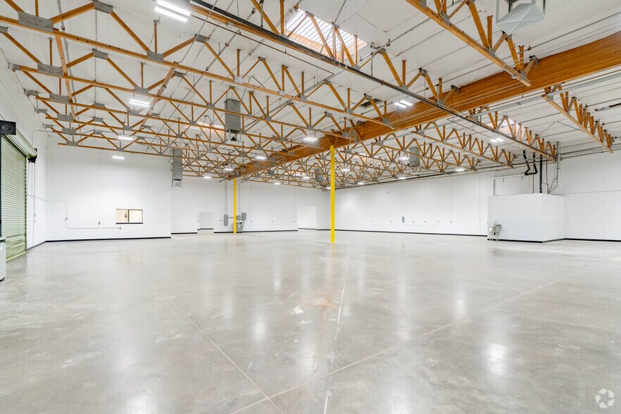 More Photos Of 240 N Sunway Dr, Gilbert Manufacturing For Lease