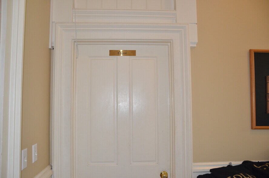 More Photos Of 11 Benton Ave E, Albia Restaurant For Sale