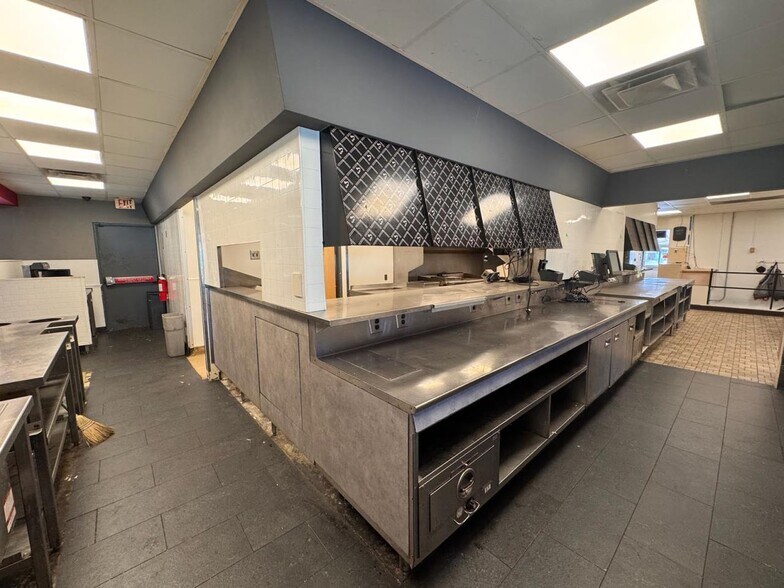 More Photos Of 4765 Montgomery Rd, Cincinnati Restaurant For Sale