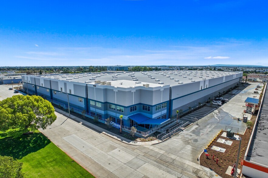 Primary Photo Of 12352 Whittier Blvd, Whittier Distribution For Sale