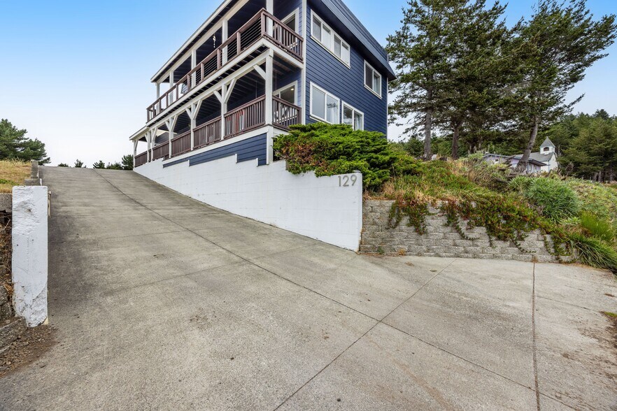 More Photos Of 129 Lower Pacific Dr, Whitethorn General Retail For Sale