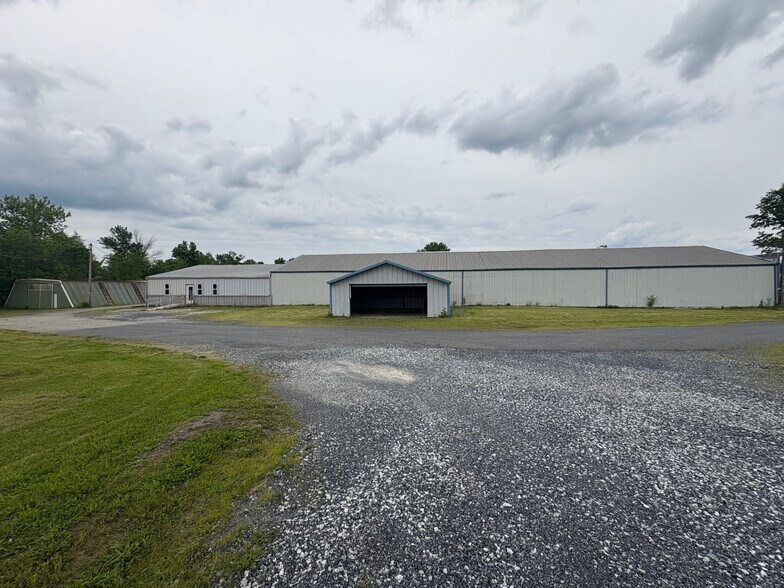 More Photos Of 2020 Chambersburg Rd, Gettysburg Warehouse For Lease