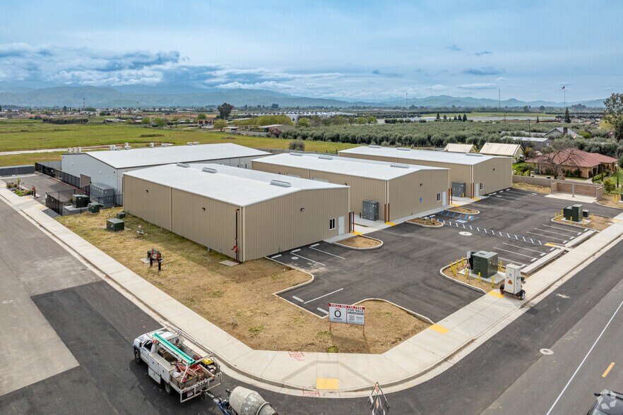 More Photos Of 136,146,156 S Blair Rd, Woodlake Industrial For Lease